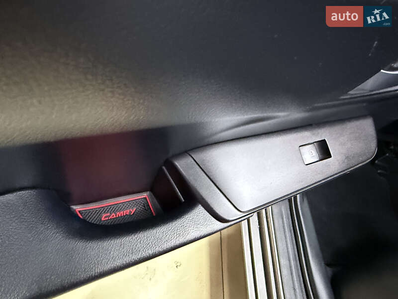 Седан Toyota Camry 2016 в Одессе