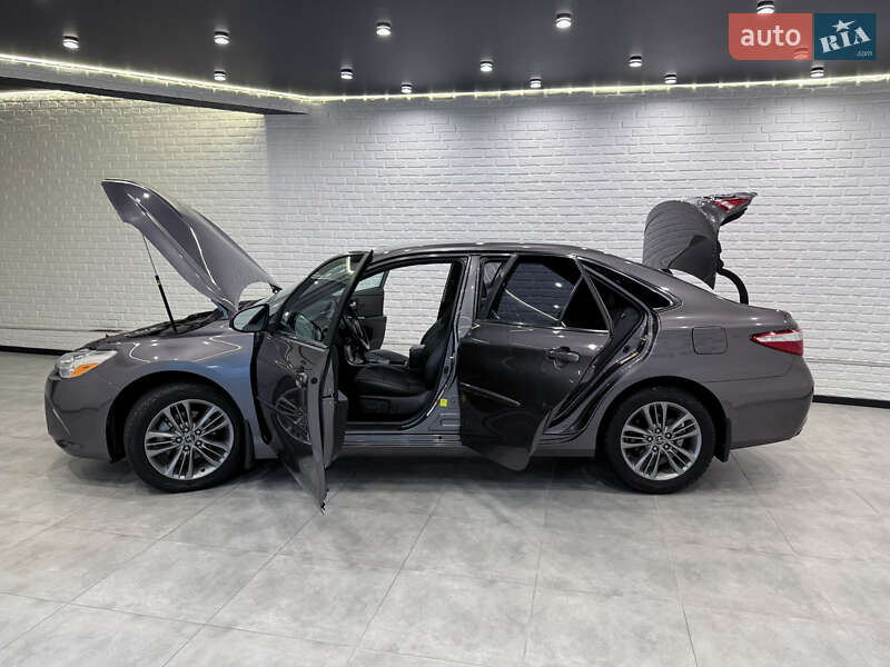 Седан Toyota Camry 2016 в Одессе