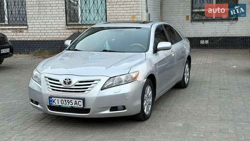 Седан Toyota Camry 2006 в Днепре