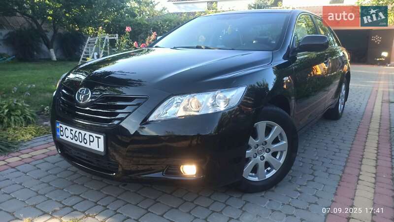 Седан Toyota Camry 2006 в Виннице