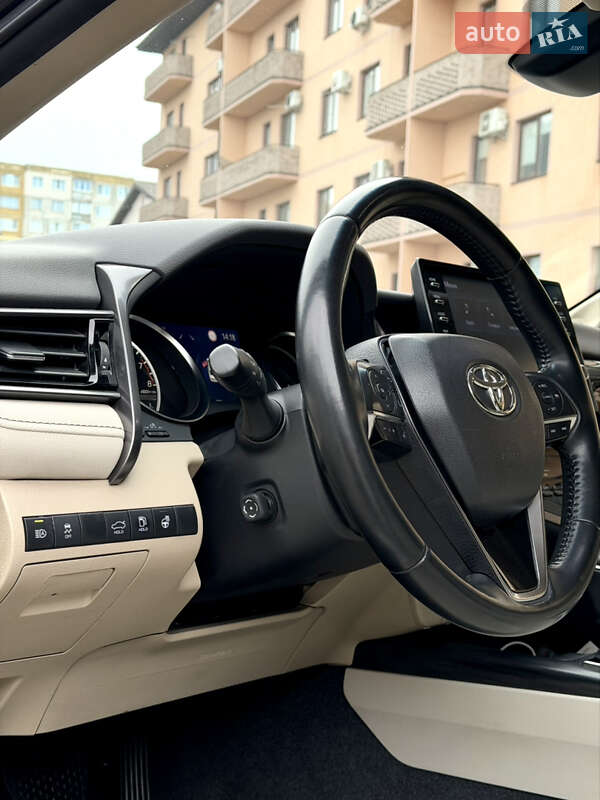 Седан Toyota Camry 2021 в Ужгороде