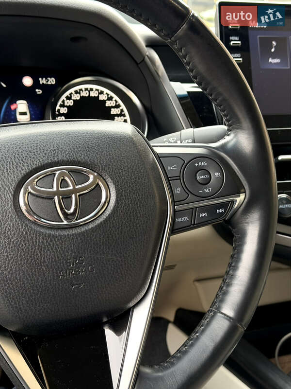 Седан Toyota Camry 2021 в Ужгороде