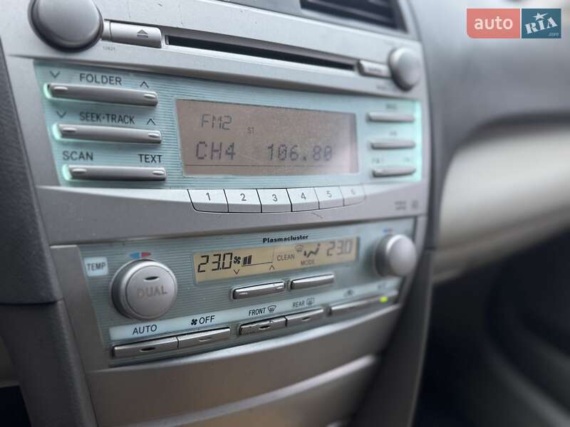 Седан Toyota Camry 2007 в Днепре