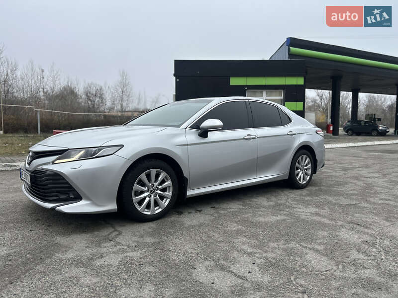 Седан Toyota Camry 2020 в Днепре