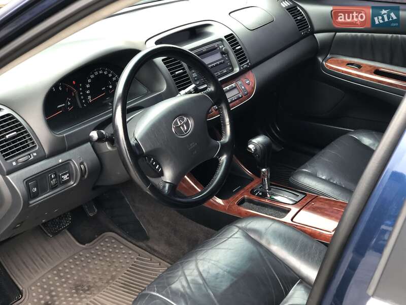 Седан Toyota Camry 2005 в Черновцах