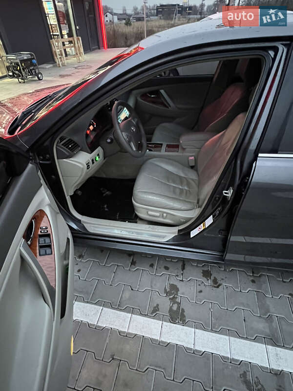 Седан Toyota Camry 2008 в Белогородке