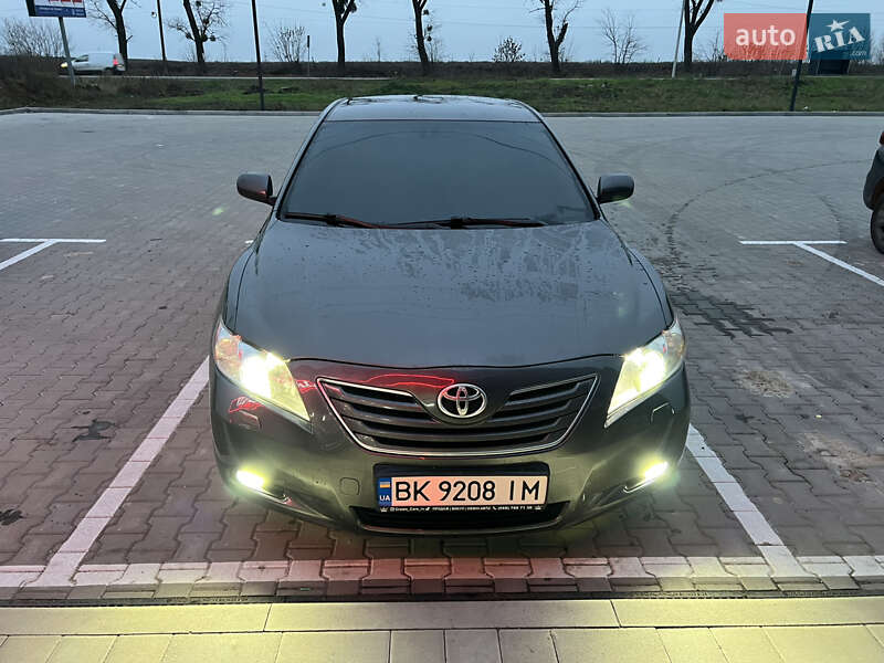Седан Toyota Camry 2008 в Белогородке