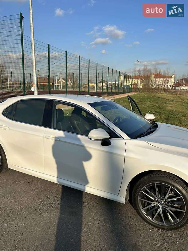 Седан Toyota Camry 2021 в Броварах