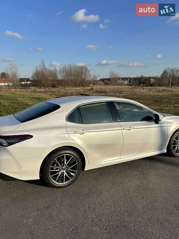 Седан Toyota Camry 2021 в Броварах