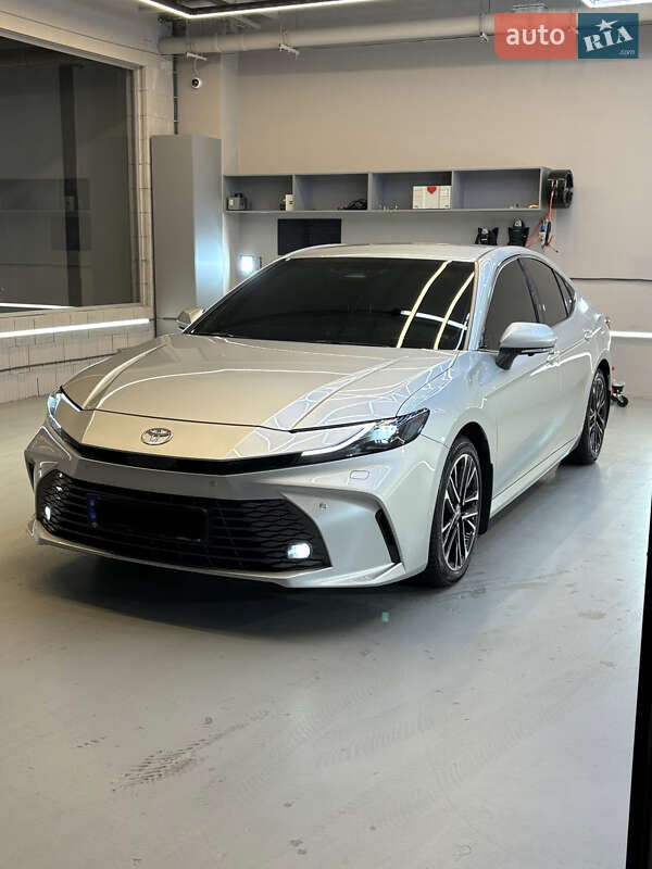 Седан Toyota Camry 2024 в Києві