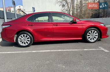 Седан Toyota Camry 2018 в Херсоне