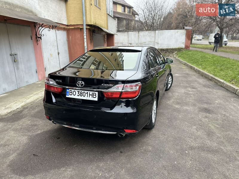 Седан Toyota Camry 2016 в Львове