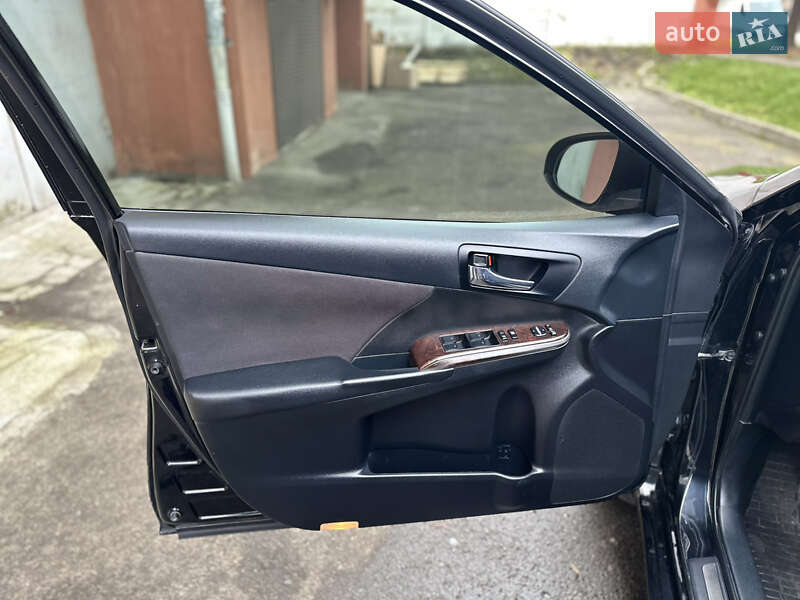 Седан Toyota Camry 2016 в Львове