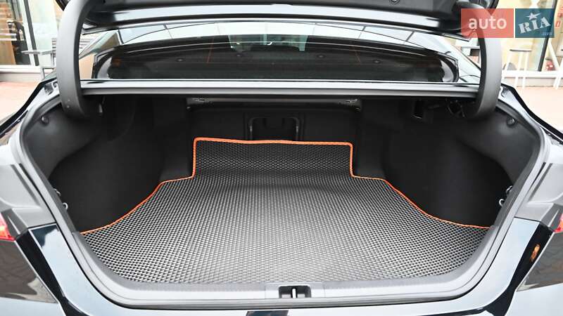 Седан Toyota Camry 2025 в Киеве