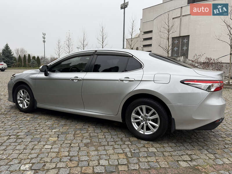 Седан Toyota Camry 2017 в Киеве