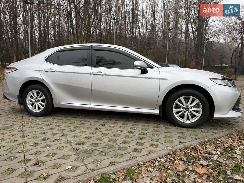 Седан Toyota Camry 2017 в Киеве