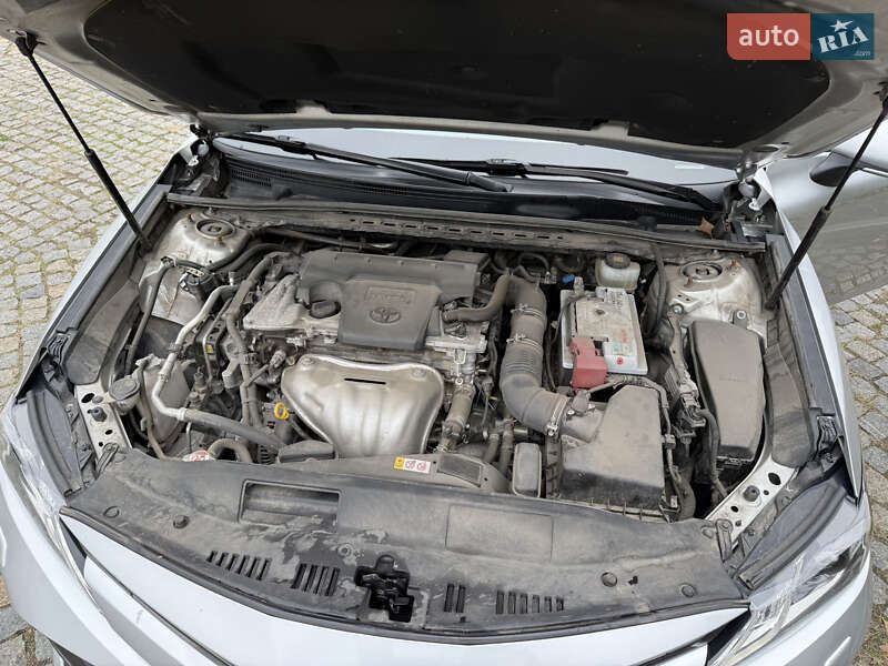 Седан Toyota Camry 2017 в Киеве