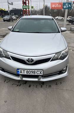 Седан Toyota Camry 2013 в Ирпене