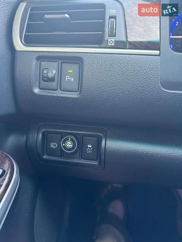 Седан Toyota Camry 2017 в Хмельницком