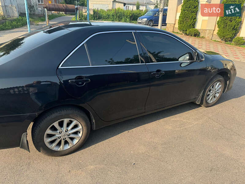 Седан Toyota Camry 2017 в Хмельницком