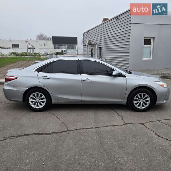 Седан Toyota Camry 2015 в Кривом Роге