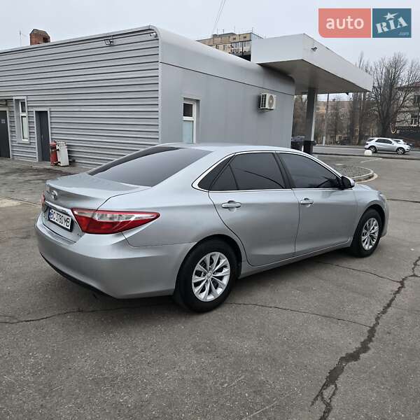 Седан Toyota Camry 2015 в Кривом Роге