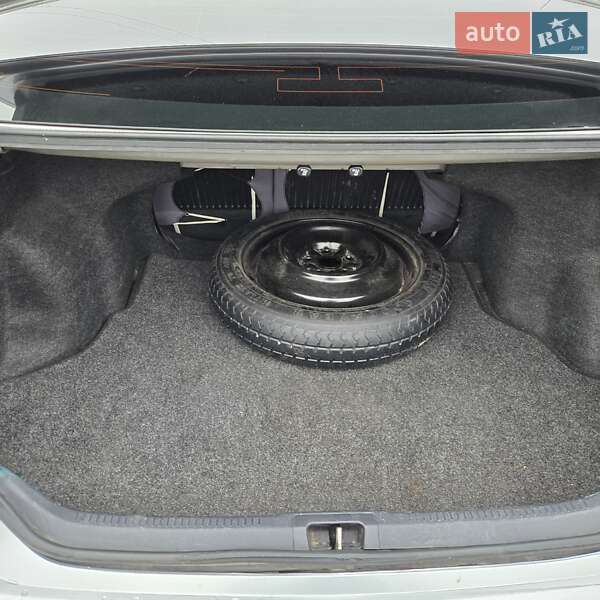 Седан Toyota Camry 2015 в Кривом Роге