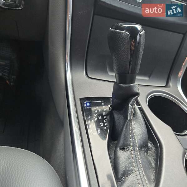 Седан Toyota Camry 2015 в Кривом Роге