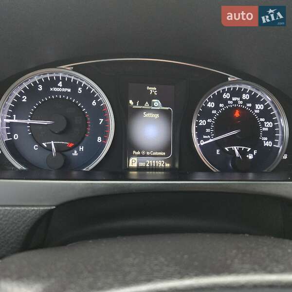 Седан Toyota Camry 2015 в Кривом Роге