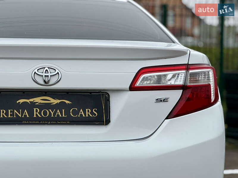 Седан Toyota Camry 2014 в Киеве