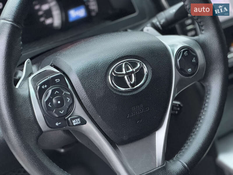 Седан Toyota Camry 2014 в Киеве