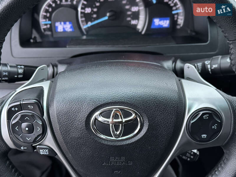 Седан Toyota Camry 2014 в Киеве