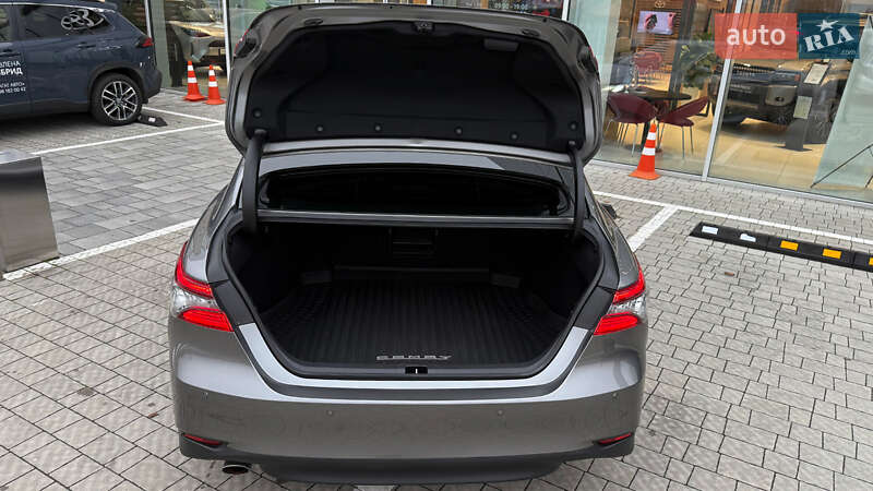 Седан Toyota Camry 2021 в Ровно