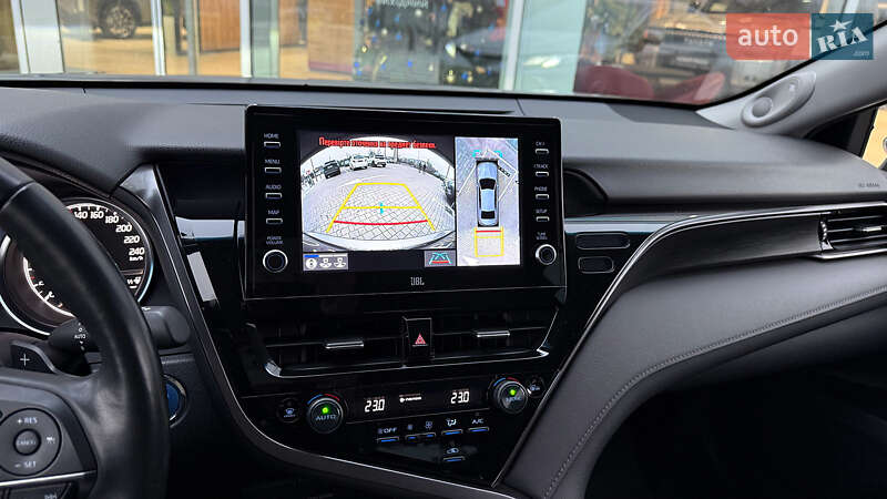 Седан Toyota Camry 2021 в Ровно