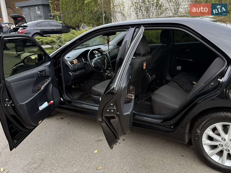 Седан Toyota Camry 2017 в Киеве