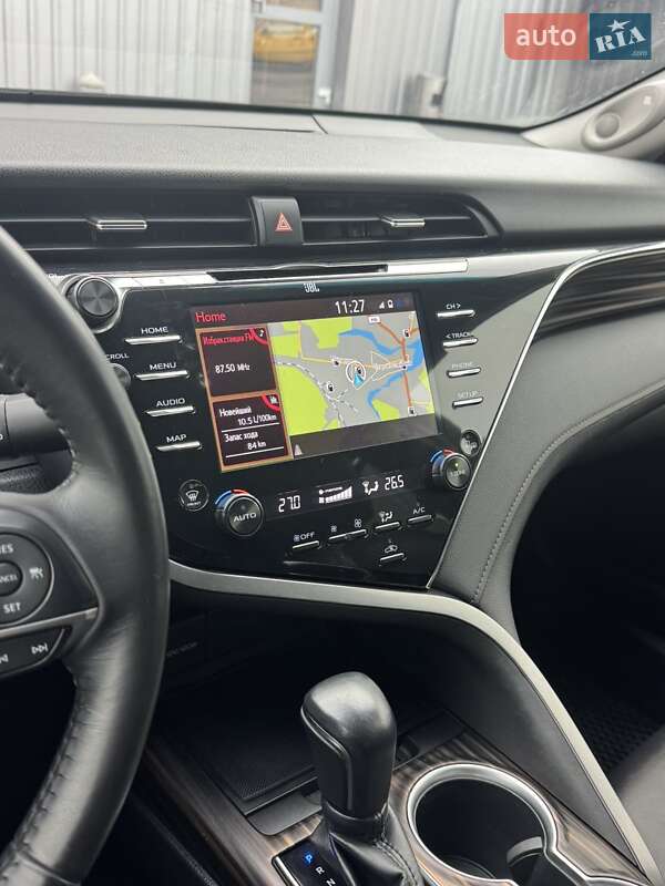 Седан Toyota Camry 2017 в Староконстантинове