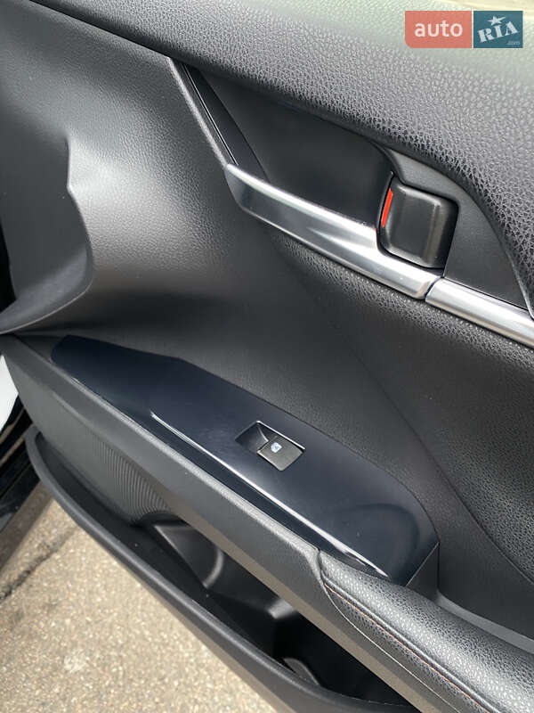 Седан Toyota Camry 2020 в Киеве