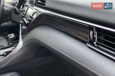 Седан Toyota Camry 2020 в Киеве