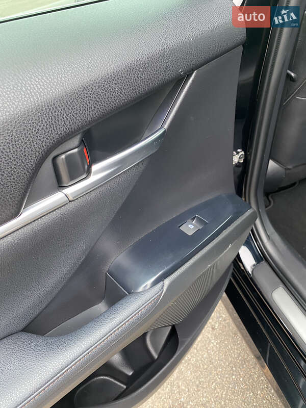 Седан Toyota Camry 2020 в Киеве