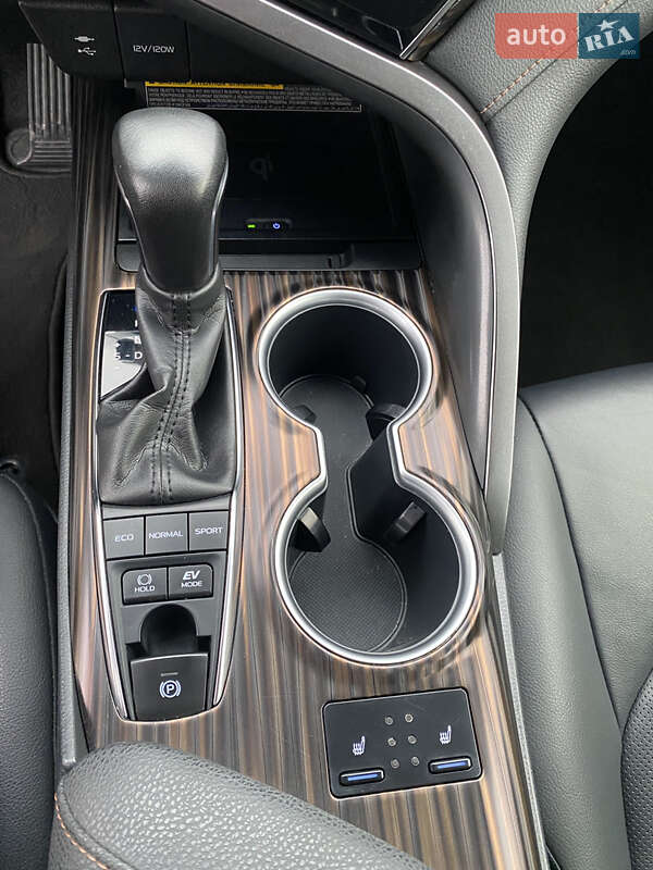 Седан Toyota Camry 2020 в Киеве