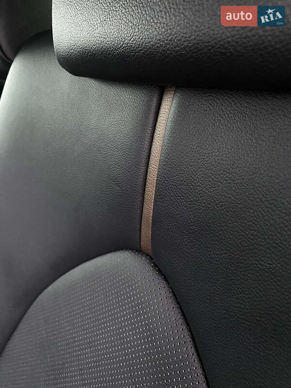 Седан Toyota Camry 2020 в Киеве