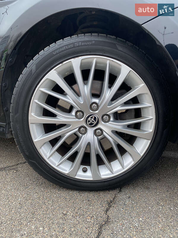 Седан Toyota Camry 2020 в Киеве