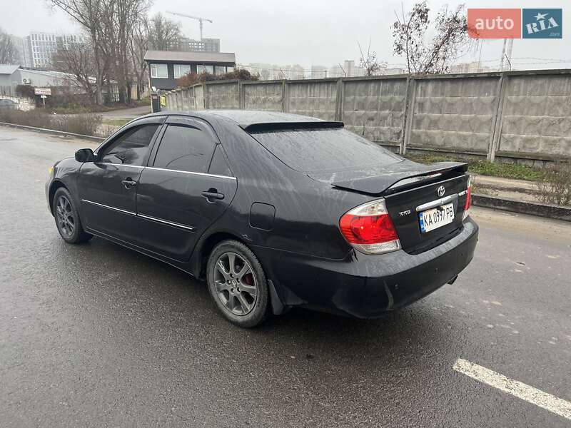 Седан Toyota Camry 2005 в Киеве