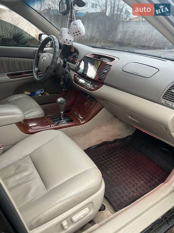 Седан Toyota Camry 2005 в Киеве