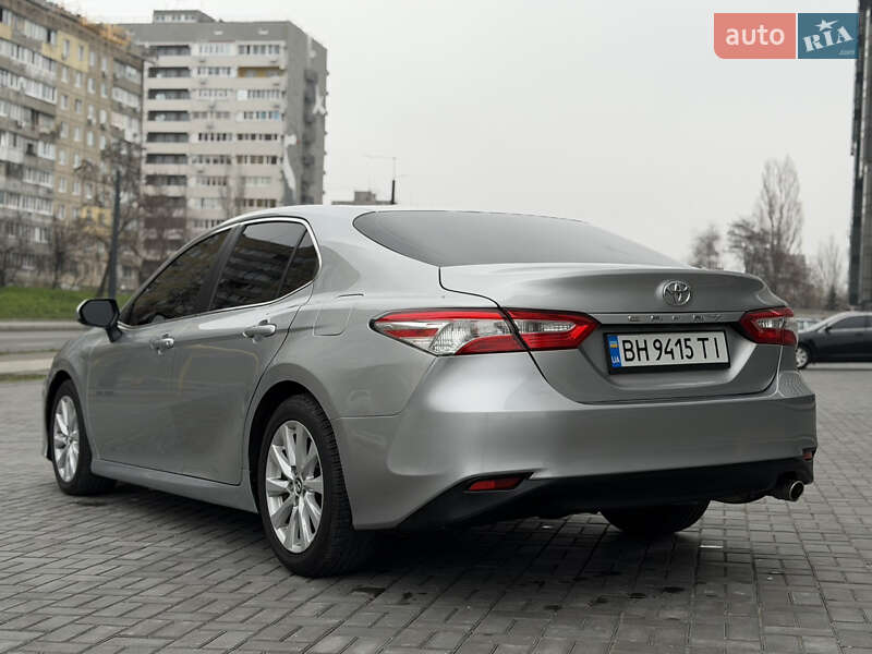 Седан Toyota Camry 2018 в Днепре