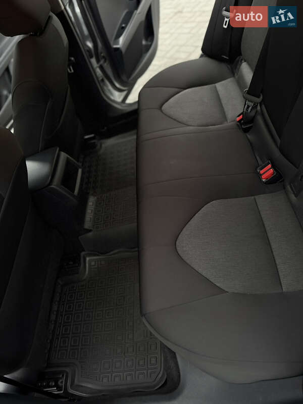 Седан Toyota Camry 2018 в Днепре