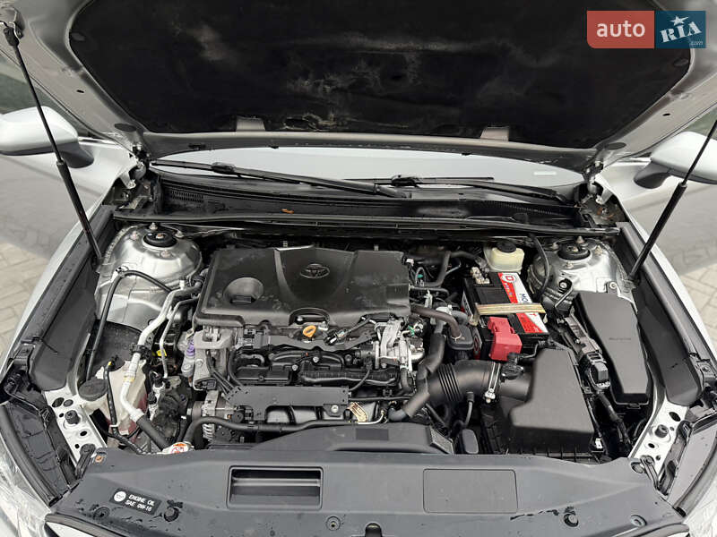 Седан Toyota Camry 2018 в Днепре