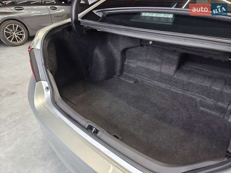 Седан Toyota Camry 2017 в Киеве