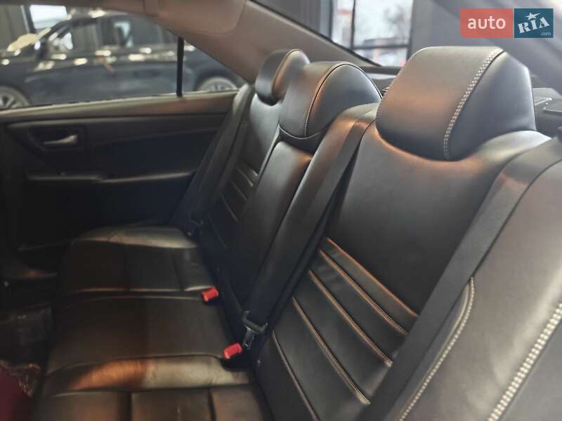 Седан Toyota Camry 2017 в Киеве