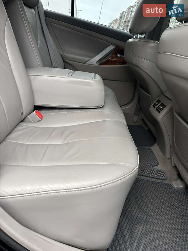 Седан Toyota Camry 2007 в Киеве